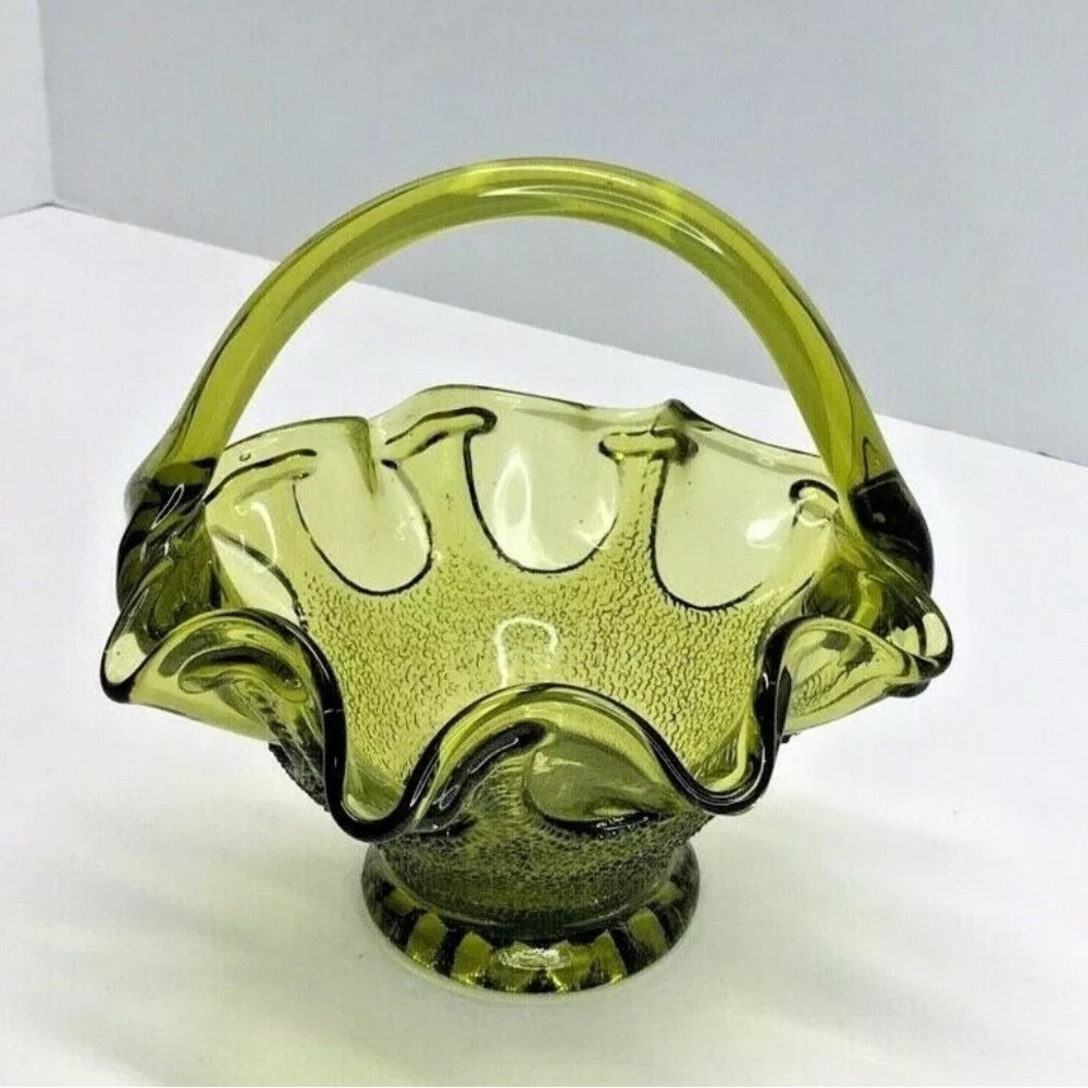 Vintage Green Art Glass Basket Ruffled Folded Napkin Bead With Applied Handle